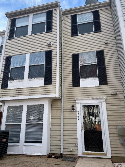 Building Photo - 19804 Larentia Dr