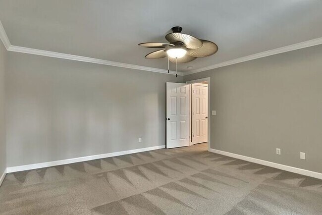 Building Photo - Wildewood in Northeast Columbia--Offering Self Guided Tour with RENTLY!