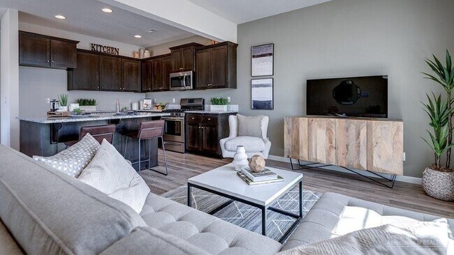Building Photo - Three Bedroom House in SE Bend