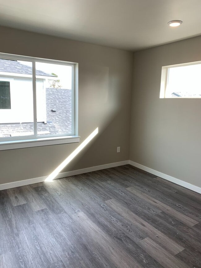 Building Photo - 668 E Street