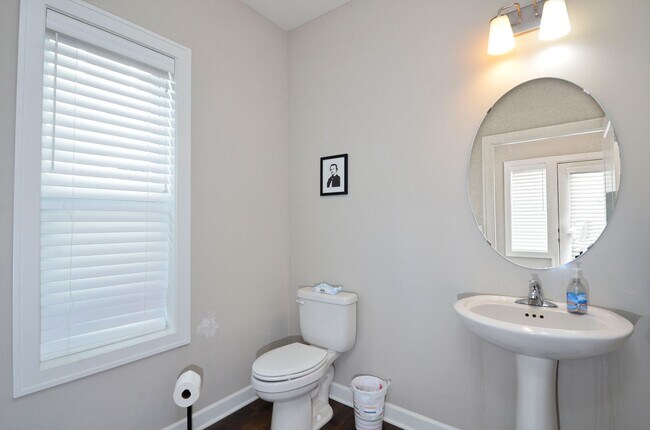 Building Photo - Beautiful 4-Bed 3-Bath Home in Minneapolis - Available 9/10!