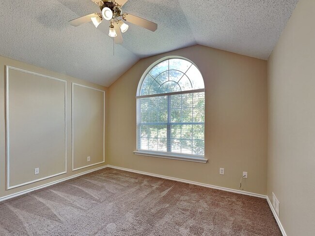 Building Photo - 1017 Woodall Dr