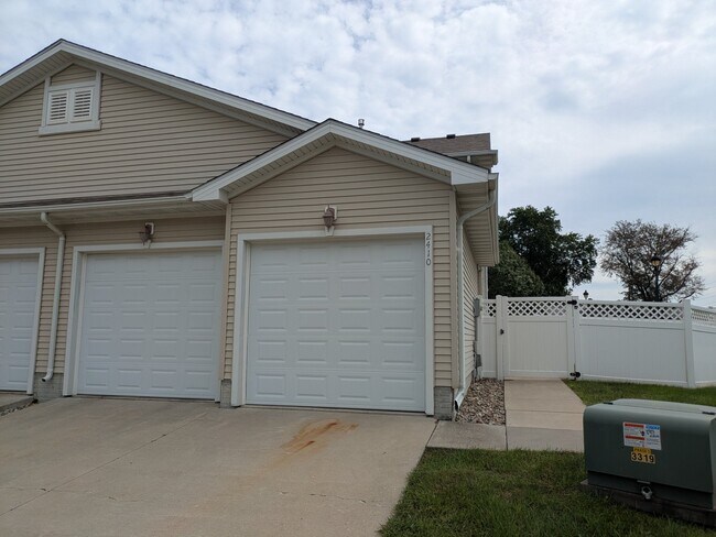 Building Photo - 2410 Eaton Ave