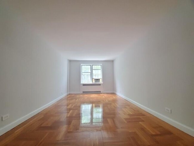 Building Photo - 1 bedroom in BRONX NY 10463