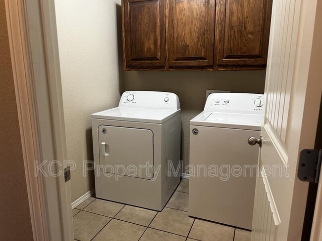 Building Photo - 210 Regency Dr