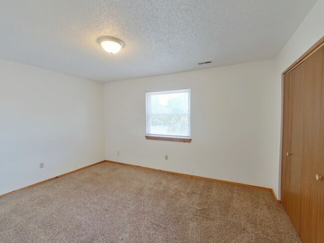 Building Photo - 3950 N Garland Cir
