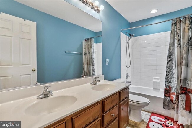 Building Photo - 301 Fontana Cir