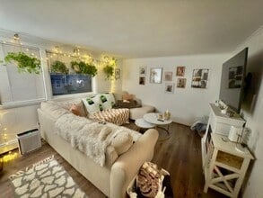 Building Photo - 72 Charles St