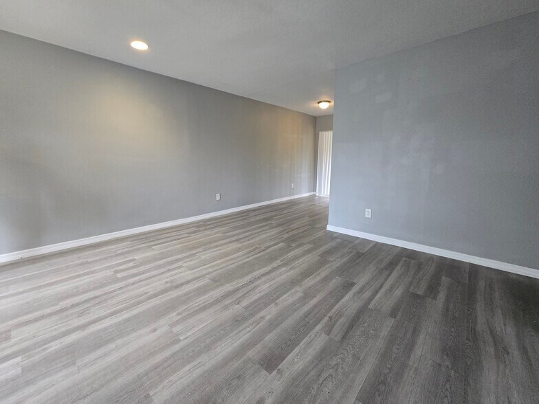 Building Photo - 103 Flint St