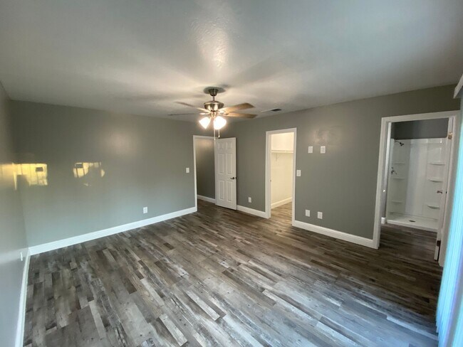 Building Photo - Gorgeous 3 BD 2 BA remodeled home availabl...