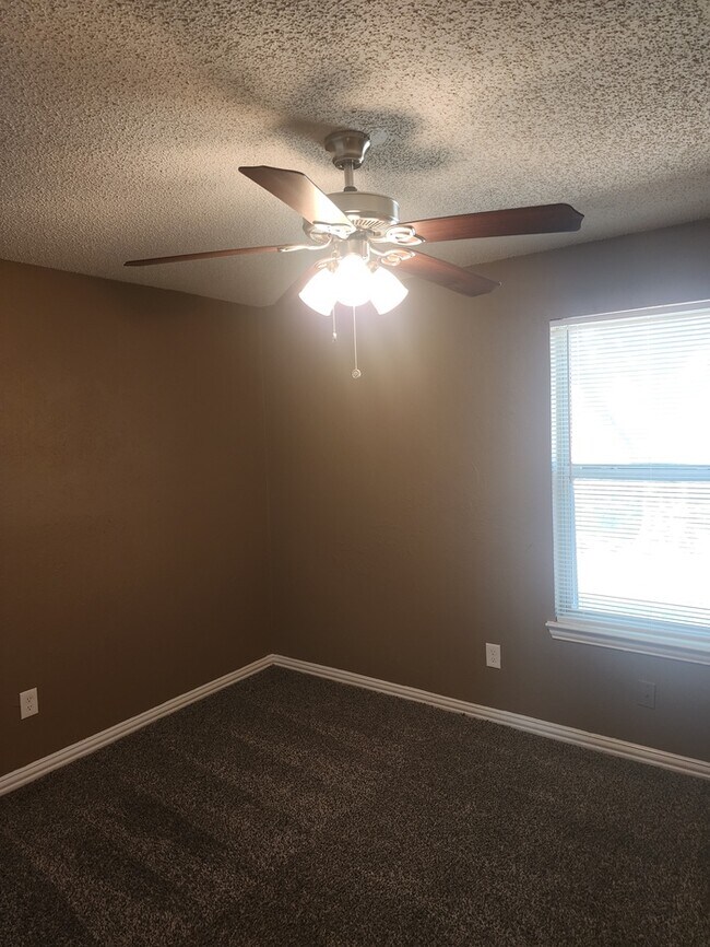 Building Photo - 5325 Weddington Ct