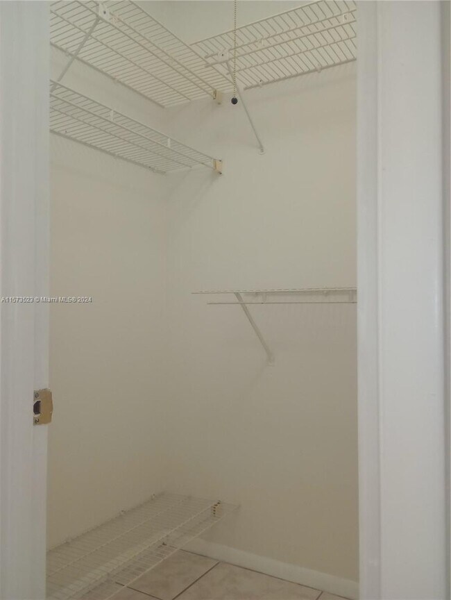 Building Photo - 2309 Park Ln