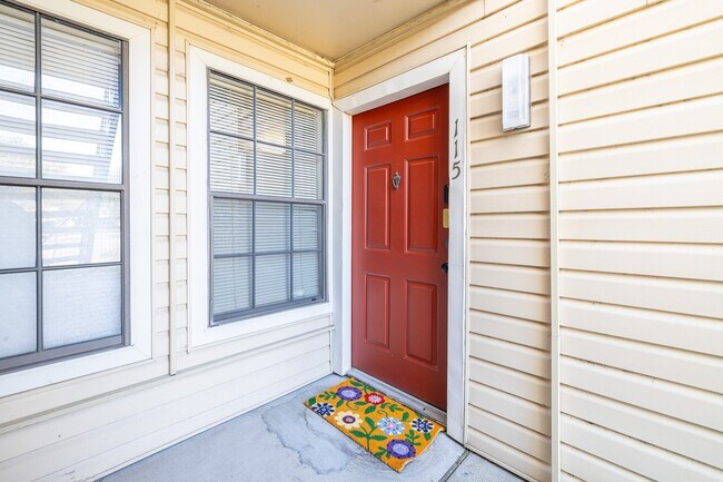 Building Photo - 2750 Holly Hall St