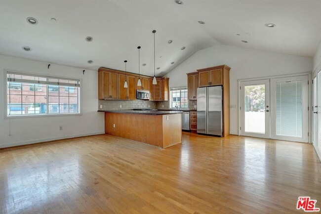 Building Photo - 456-452 Smithwood Dr