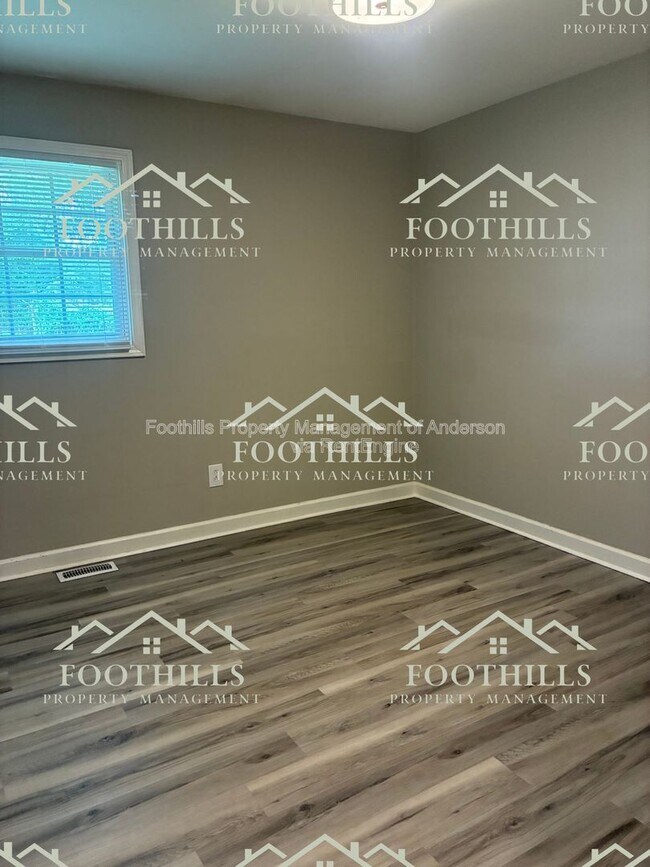 Building Photo - 1109 Centerville Rd