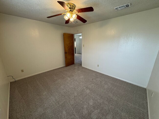 Building Photo - 2-Bedroom Duplex for Rent in Killeen