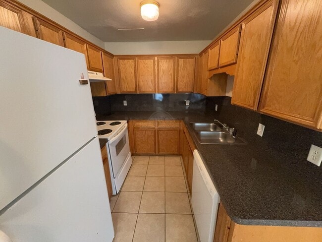 Building Photo - 4002 Eula Bea Ct