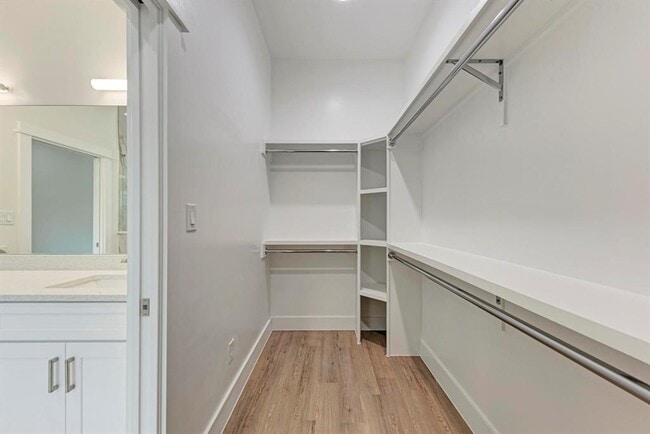 Building Photo - 401 Delmar Ave
