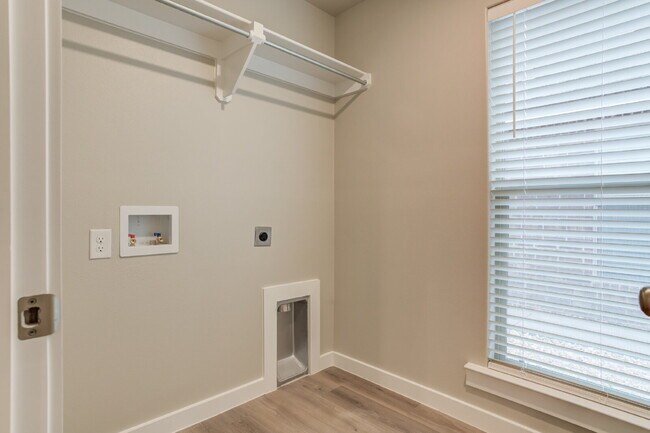 Building Photo - 4 Bedroom 2 Bathroom Home in South Lubbock!