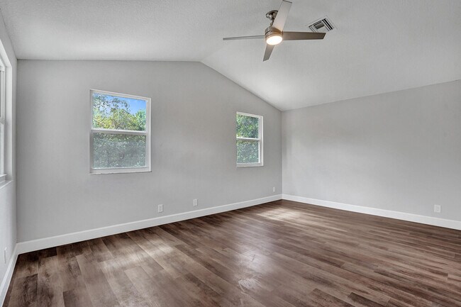 Building Photo - 9821 NW 5th Pl