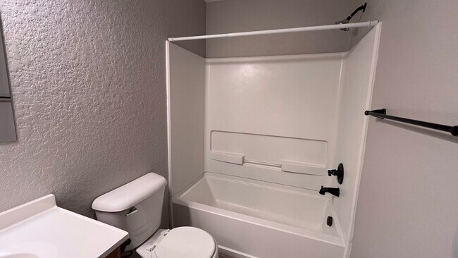 Building Photo - 5109 Flipper Dr