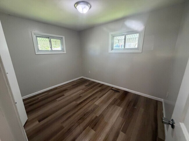 Building Photo - Fully Updated!