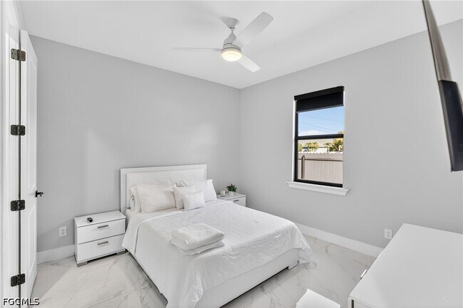 Building Photo - 118 NW 2nd Ave