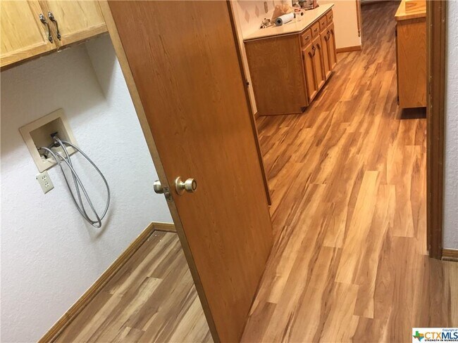 Building Photo - 601 Ridgecrest Dr