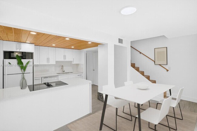 Building Photo - 6667 Miller Dr
