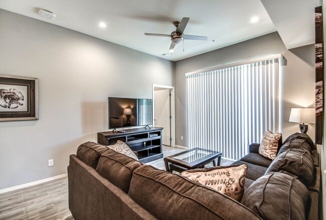 Interior Photo - Furnished 1 bed / 1 bath in a 4 bedroom ap...