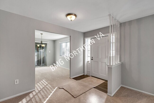Building Photo - 5207 Gainsborough Dr
