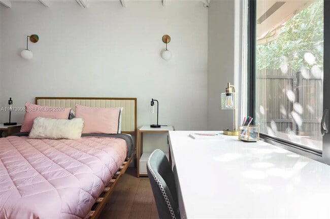 Building Photo - 524 Oleander Dr