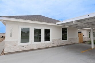 Building Photo - 8 Vision St