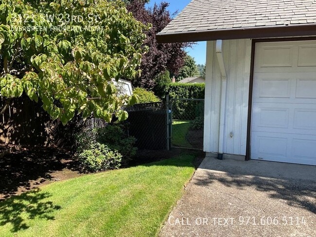 Building Photo - 3121 SW 23rd St