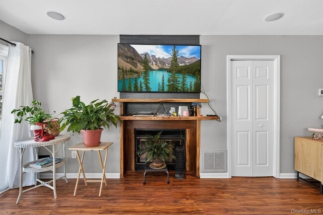 Building Photo - 12 Brook Dr