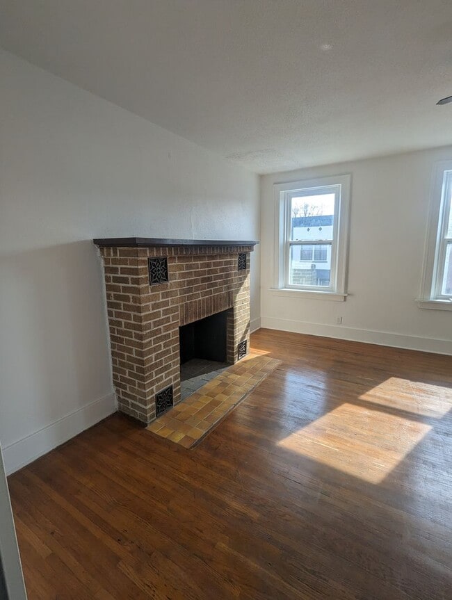 Building Photo - 123 W Moniteau St