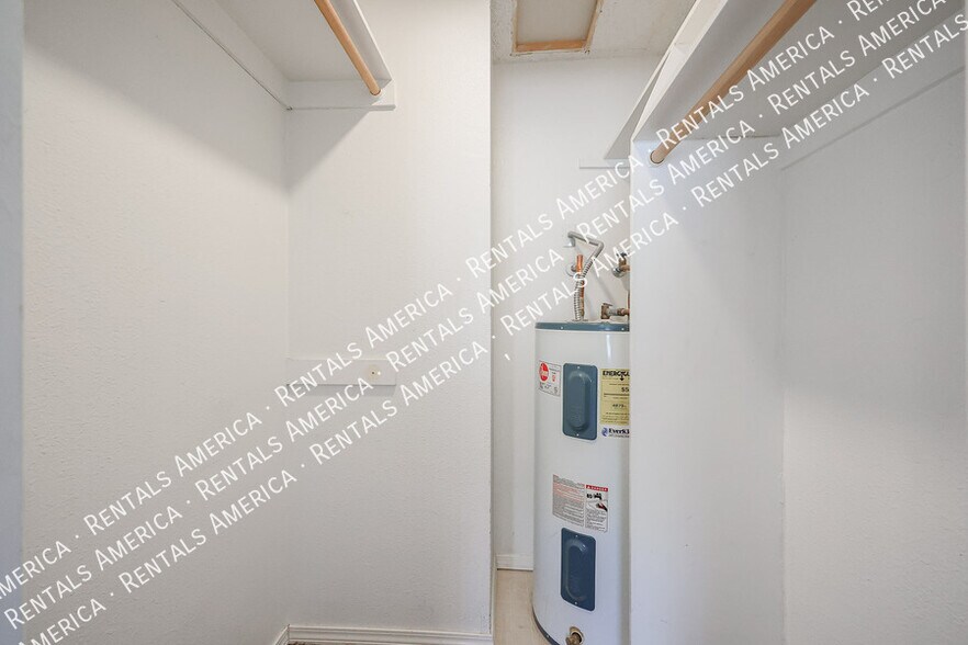 Building Photo - 14203 N 19th Ave