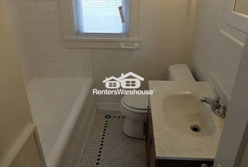 Building Photo - 2354 Benjamin St NE