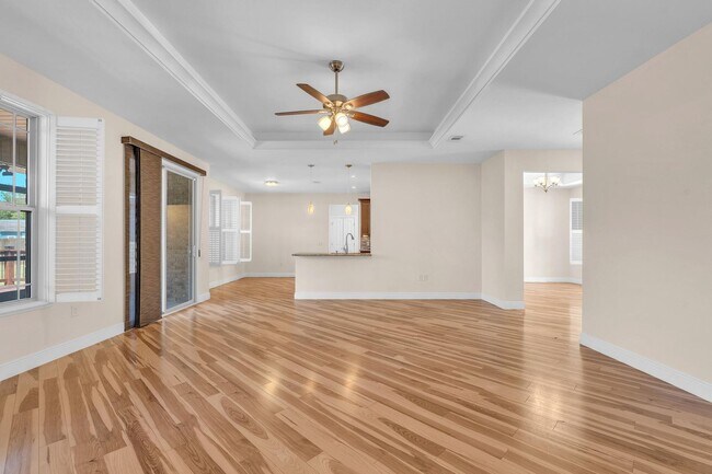 Building Photo - Stunning 4 Bedroom in PRIME Location!!  South of I-10!!