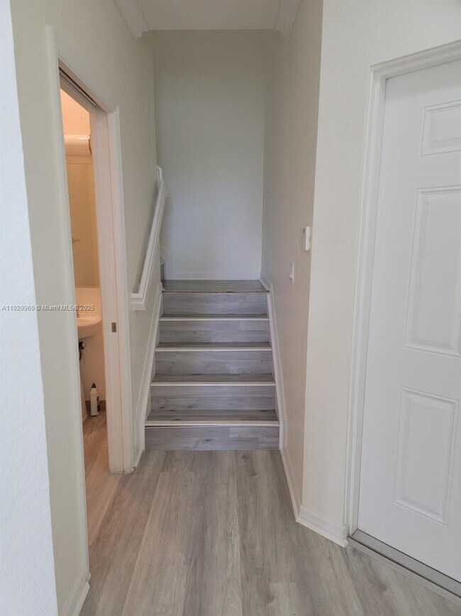 Building Photo - 10870 NW 88th Terrace