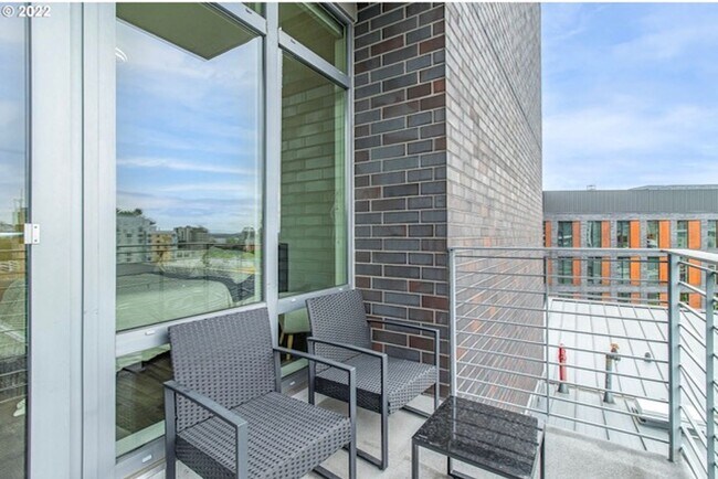 Building Photo - Pinnacle Condominiums - Pearl District ope...