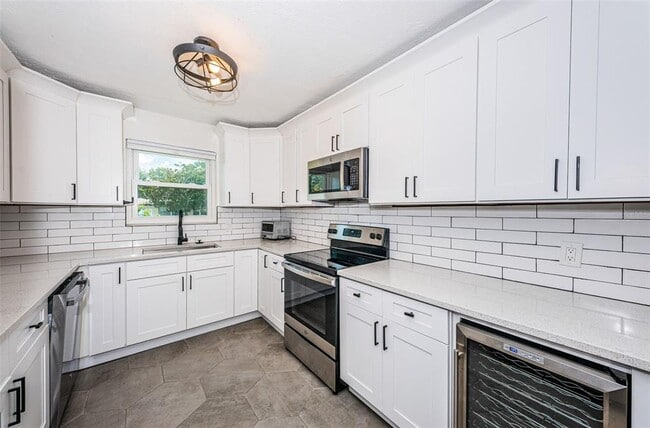 Building Photo - 618 40th Ave N