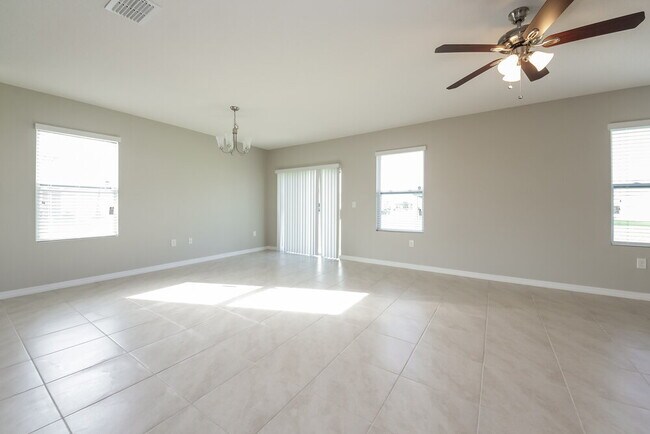 Building Photo - 1883 Green Dragon Dr