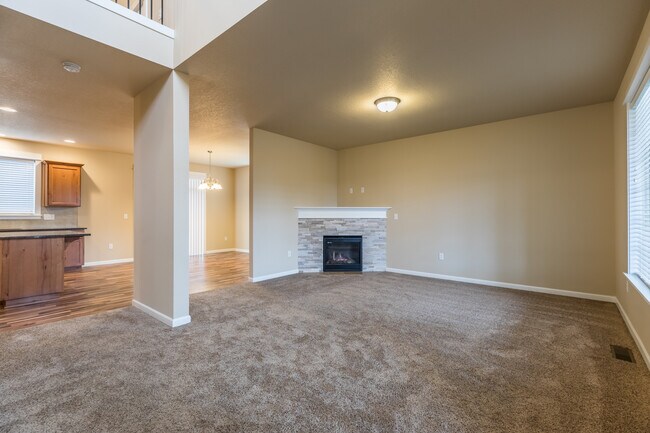 Building Photo - 35611 Valley View Dr