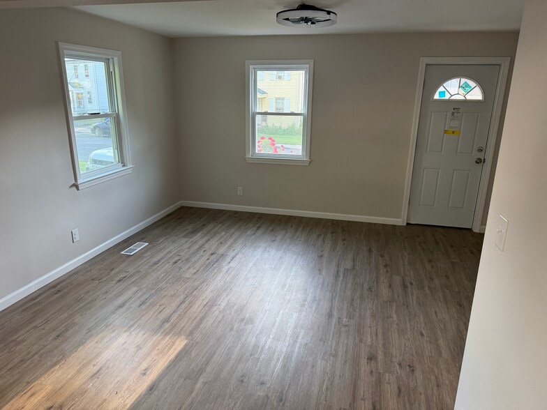 Building Photo - 84 Higbie Dr