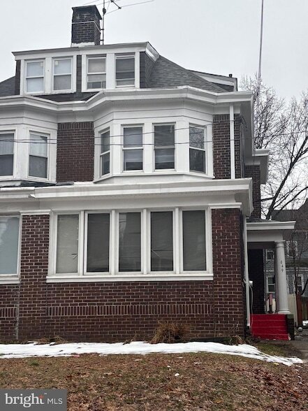 Building Photo - 649 W State St