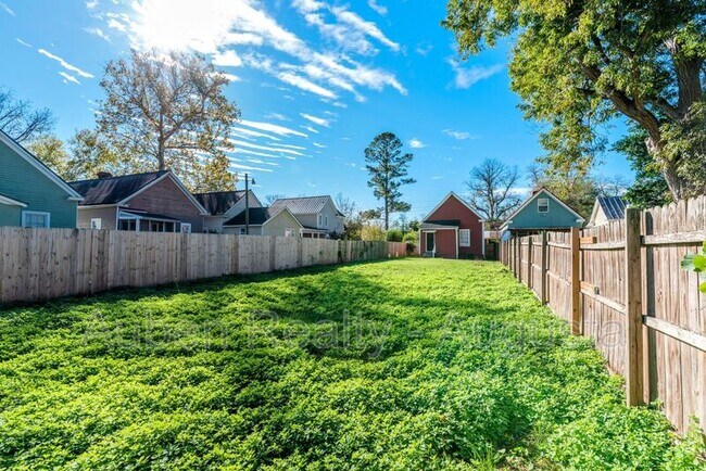 Building Photo - 209 Telfair St