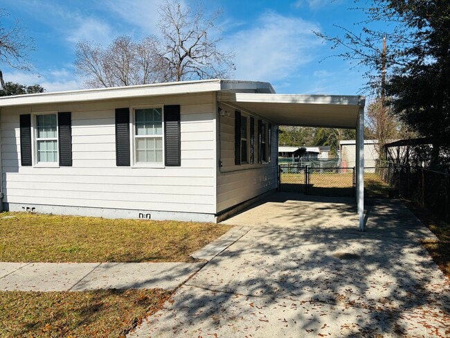 Building Photo - 1312 E 60th St