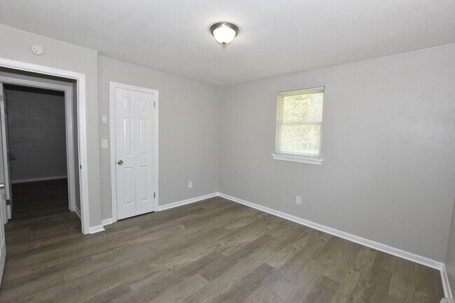 Building Photo - 7923 Thompson Rd
