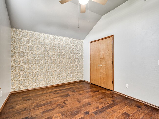 Building Photo - New In Moore Home Available now!